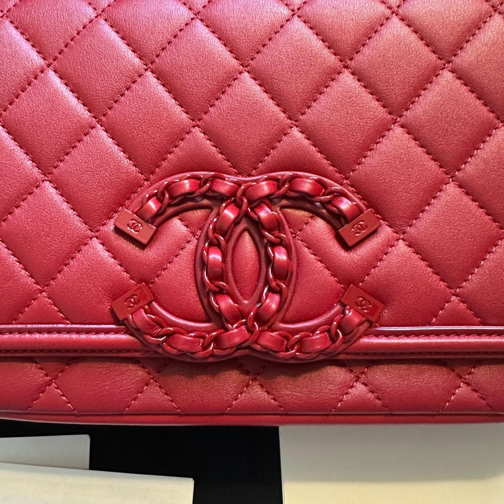 CC Filigree Leather Handbag, burgundy color. - Picture 4 of 15